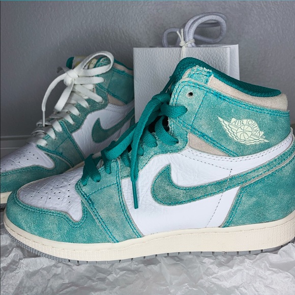 Jordan 1 Retro High Turbo Green 🥶🥶 - Picture 5 of 17